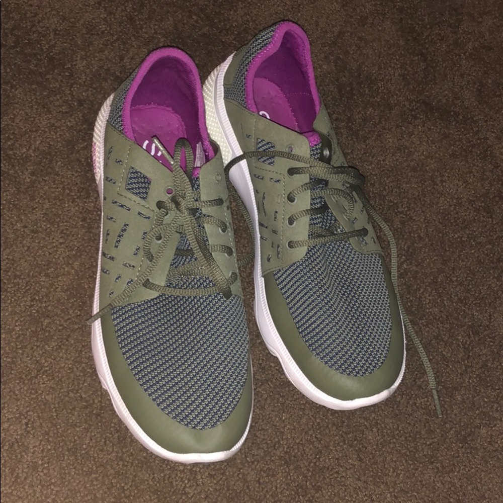 Speedy Tennis Shoes